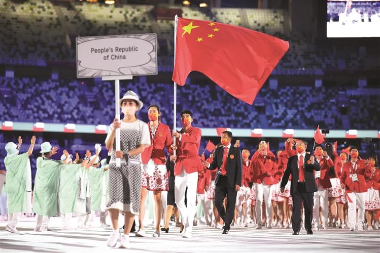 东京奥运开幕式中国代表团出场